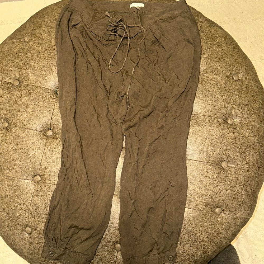 Leith Size 8 Capri pants